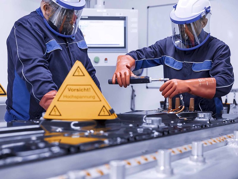 2023_Leadec_Battery_repair.jpg Die Reparatur von HV-Batterien ist kostspielig. (Bild: Leadec)