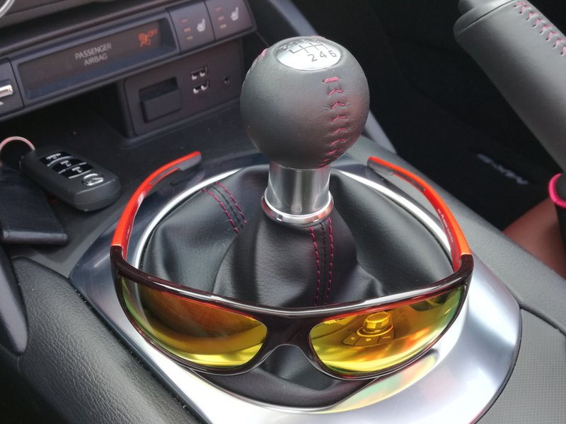 vor-uv-strahlung-im-auto-schuetzen.jpg Bild vor-uv-strahlung-im-auto-schuetzen.jpg