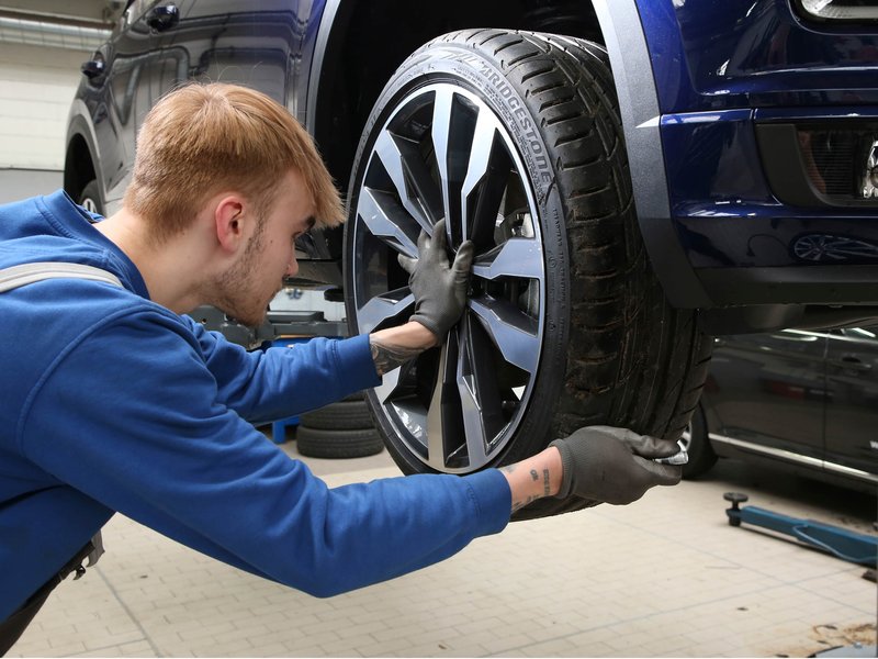 reifenwechsel.jpg Bild reifenwechsel.jpg